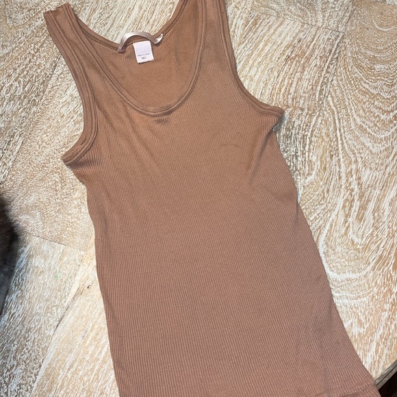 Victoria Secret Ribbed Scoop Neck Tank Top Tan Size Medium Large - Picture 3 of 3